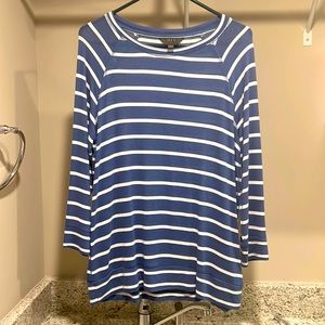 Size large light weight sweater.